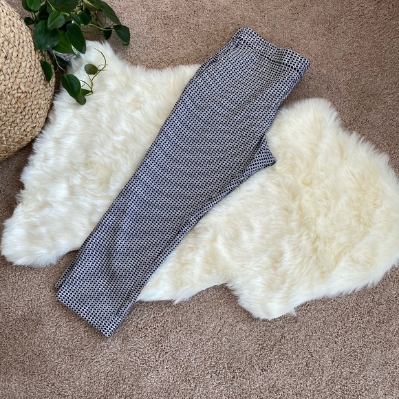 Ann Taylor Navy and White Crop - Picture 1 of 6